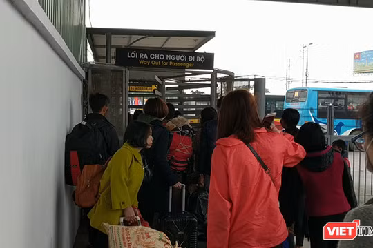 Người dân trở lại Hà Nội sau kỳ nghỉ Tết dài ngày