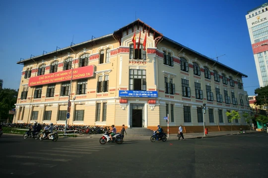 Trụ sở Công ty cổ phần Vận tải Đường sắt Sài Gòn tọa lạc tại một khu đất "siêu" đẹp: 136 Hàm Nghi - Q.1 - Tp. HCM. (Ảnh: Internet)