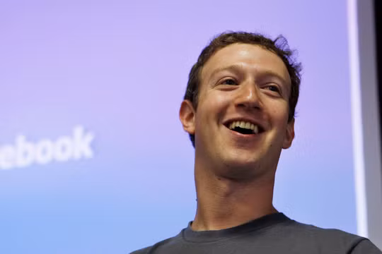 CEO của Facebook, Mark Zuckerberg đa phản pháo Apple và Tim Cook trên kênh phát thanh của trang Vox. Nguồn: FOU 