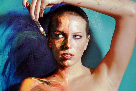 Triết lý của cô Alexa Meade là: "Cơ thể của bạn là vải vẽ của tôi." Nguồn: TED 