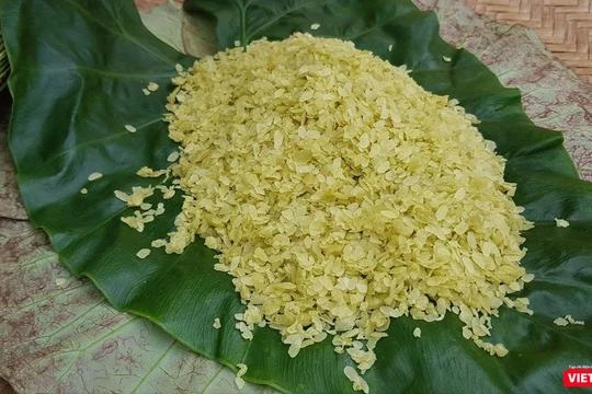 Giữa tháng 9 âm lịch tại làng Vòng, mẻ cốm mùa đã sẵn sàng theo chân các bà các mẹ lên phố sau những ngày tất bật sản xuất