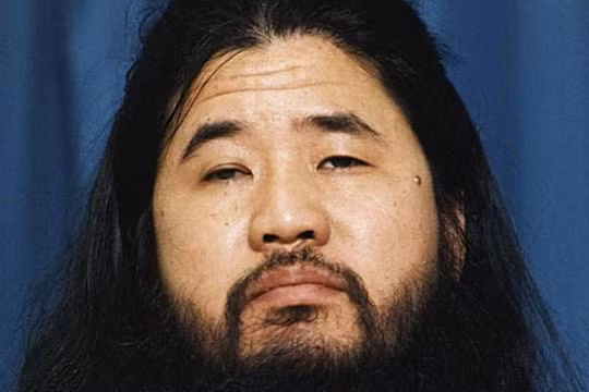 Shoko Asahara là kẻ cầm đầu vụ tấn công khủng bố bằng khí độc Sarin trên các tuyến tàu điện ngầm tại thành phố Tokyo, Nhật Bản vào tháng 3/1995. Ảnh: Japan Times