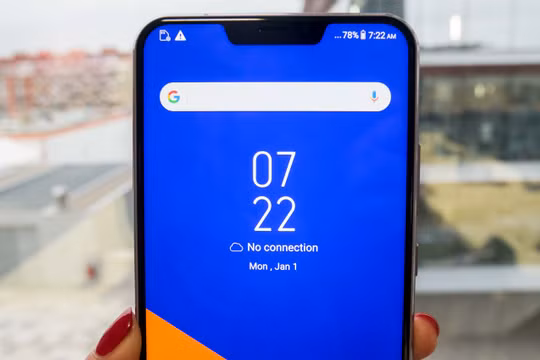 "Tai thỏ" là bước tiến hóa tất yếu để tối đa tỷ lệ màn hình trên smartphone. Nguồn: MobileSyrup