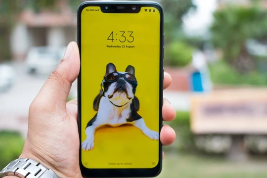 Pocophone F1 là siêu phẩm giá rẻ của Xiaomi với cấu hình mạnh mẽ và giá bán chỉ bằng 1/3 iPhone Xs. Ảnh: Smartpix