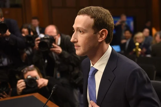 CEO Mark Zuckerberg trong buổi điều trần trước Quốc hội Mỹ ngày 11/4. Nguồn: Washington Post
