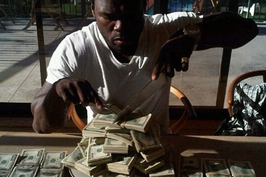 50 Cent, tên thật của anh là Curtis James Jackson III thành danh từ đầu những năm 2000 nhưng đã phải tuyên bố phá sản vì thói quen tiêu tiền hoang phí. Nguồn: TMZ