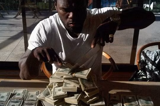 50 Cent, tên thật của anh là Curtis James Jackson III thành danh từ đầu những năm 2000 nhưng đã phải tuyên bố phá sản vì thói quen tiêu tiền hoang phí. Nguồn: TMZ