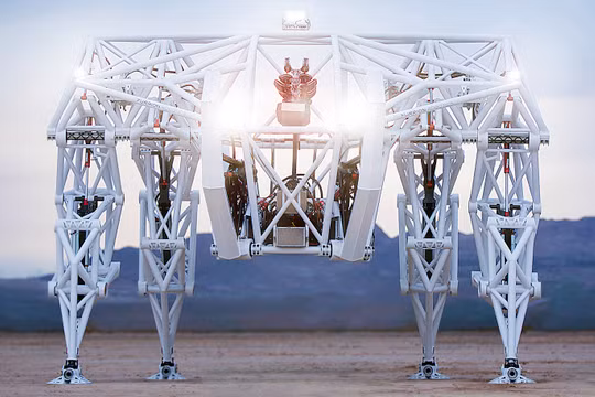 Chỉ cần một người để vận hành robot khổng lồ Prosthesis. Nguồn: Prosthesis Mech Racing