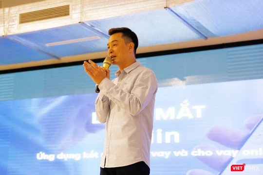 CEO Trần Việt Vĩnh trong buổi ra mắt ứng dụng Fiin ngày 5/5