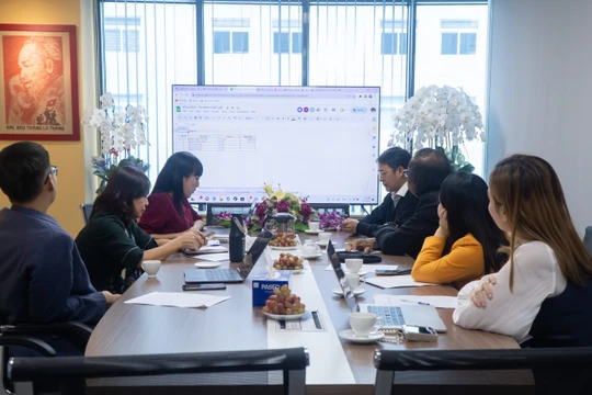 Hội đồng Sơ khảo lựa chọn những bài thi nổi bật vào vòng Chung Khảo Giải thưởng VCA 2023.