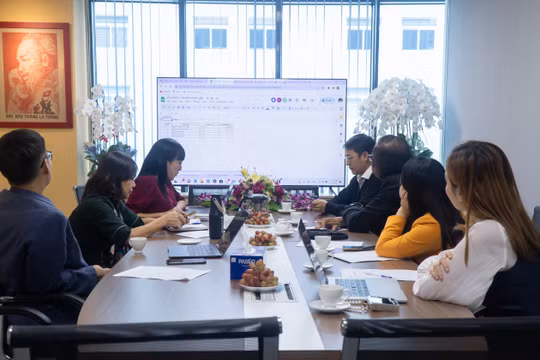 Hội đồng Sơ khảo lựa chọn những bài thi nổi bật vào vòng Chung Khảo Giải thưởng VCA 2023.