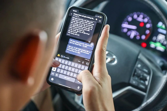 Thông tin người dân báo đến trang Zalo của Phòng CSGT Công an TP Hà Nội. 