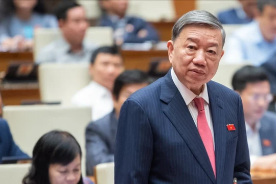 Đại tướng Tô Lâm - Bộ trưởng Bộ Công an trả lời chất vấn tại phiên họp ngày 7/11/2023.