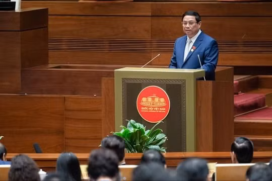 Thủ tướng Phạm Minh Chính báo cáo kết quả thực hiện kế hoạch phát triển kinh tế - xã hội năm 2023 và dự kiến kế hoạch phát triển kinh tế - xã hội năm 2024.