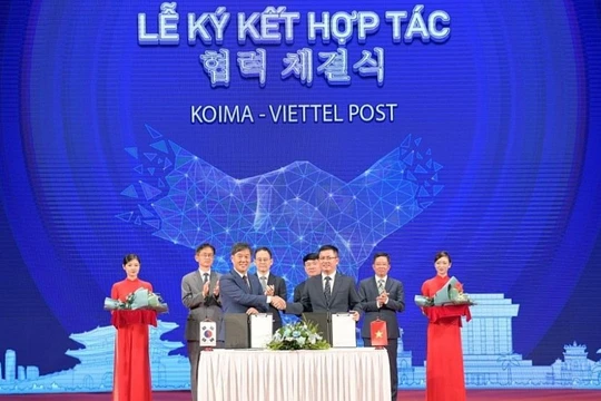 Đại diện lãnh đạo Viettel Post và KOIMA tại lễ ký kết hợp tác