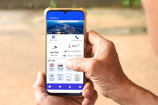 Người dân có thể cập nhật tình hình thời tiết, tin tức, thực hiện dịch vụ công trực tuyến với mini app “Lào Cai số” trên Zalo