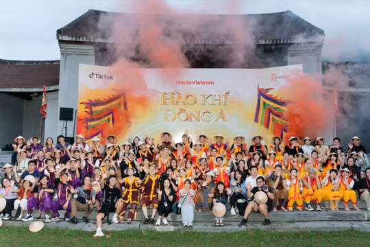 Các nhà sáng tạo nội dung TikTok trải nghiệm các hoạt động tại Việt Nam. (Ảnh: TikTok Việt Nam)
