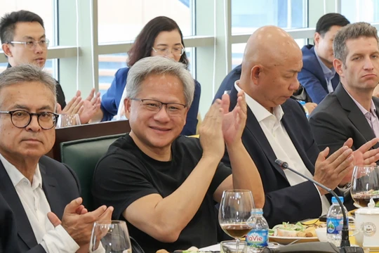 Ông Jensen Huang, Chủ tịch kiêm CEO của Tập đoàn Nvidia đánh giá cao về tiềm năng ngành bán dẫn và AI của Việt Nam.