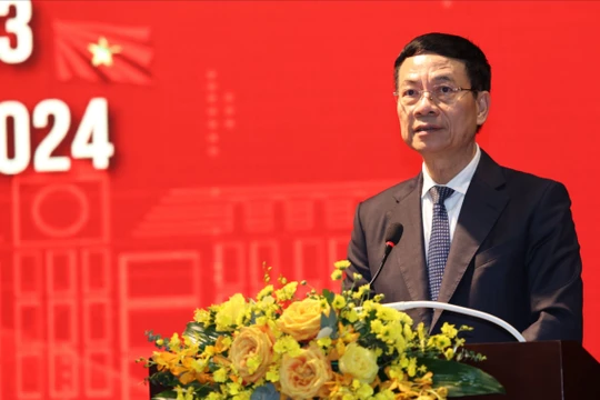 Bộ trưởng Nguyễn Mạnh Hùng cho rằng những công việc đơn giản nhưng dữ liệu quá lớn, sẽ do trợ lý ảo làm hộ.