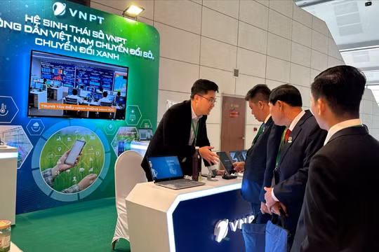 Đại diện VNPT giới thiệu về các tính năng của App Nông dân Việt Nam giúp tối ưu công tác quản lý hội viên trên toàn quốc một cách hiệu quả.