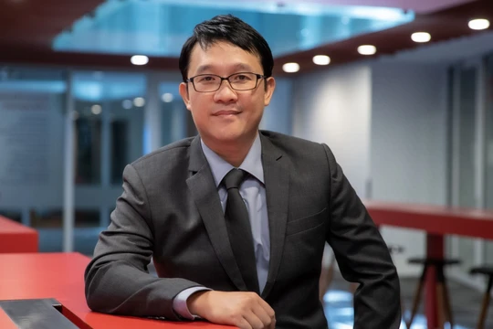 Phó Giáo sư Phạm Công Hiệp nhấn mạnh việc khai phá sức mạnh của AI tạo sinh không theo công thức duy nhất.