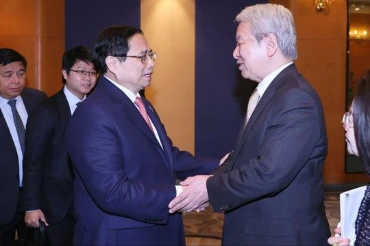 Thủ tướng Phạm Minh Chính và Chủ tịch JICA Tanaka Akihiko tại buổi gặp hôm nay - 18/12, ở Tokyo (Nhật Bản).