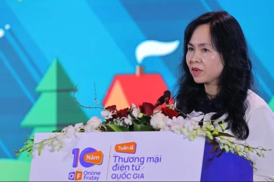 Bà Lê Hoàng Oanh cho biết, thị trường thương mại điện tử Việt Nam đang được đánh giá có tốc độ tăng trưởng nằm trong nhóm Top 10 trên toàn thế giới và dự đoán tiếp tục thăng hạng trong 2 năm tới. 