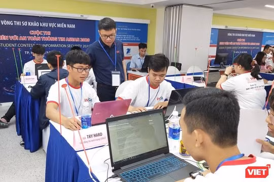 Năm 2023 ghi nhận số lượng đội thi và thí sinh dự thi Sinh viên với An toàn thông tin ASEAN 2023 lớn nhất trong những năm vừa qua. Ảnh: Sinh viên tham dự cuộc thi năm 2022 - VNISA.