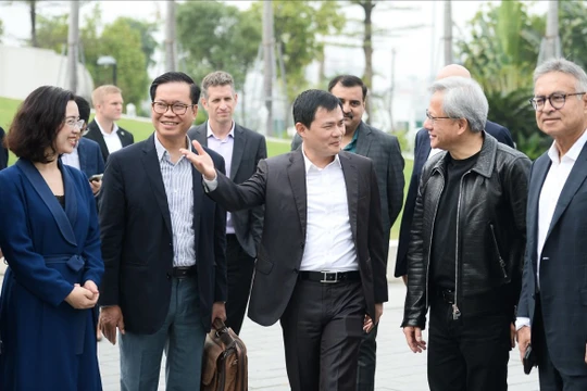 Lãnh đạo hai tập đoàn trao đổi về cơ hội xây dựng hạ tầng trí tuệ nhân tạo.