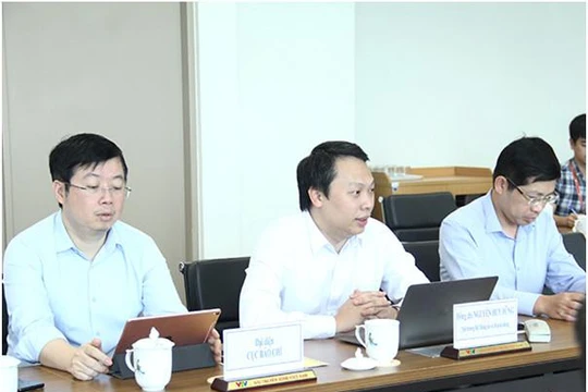 Thứ trưởng Nguyễn Huy Dũng phát biểu tại buổi làm việc. Ảnh Mic.