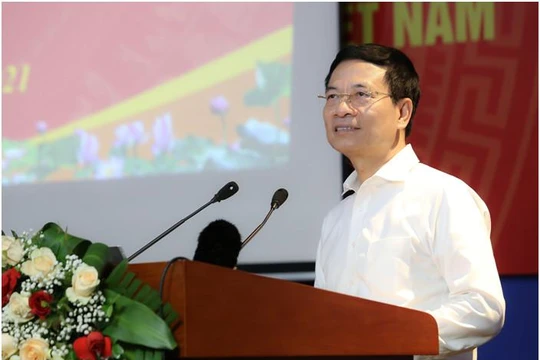 Bộ trưởng Nguyễn Mạnh Hùng phát biểu tại buổi làm việc. Ảnh Mic