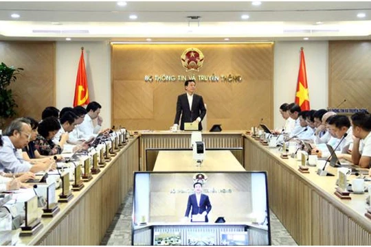 Bộ trưởng Nguyễn Mạnh Hùng phát biểu tại hội nghị. Ảnh Mic.