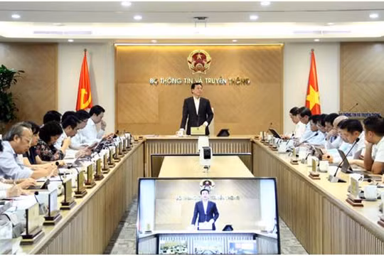 Bộ trưởng Nguyễn Mạnh Hùng phát biểu tại hội nghị. Ảnh Mic.