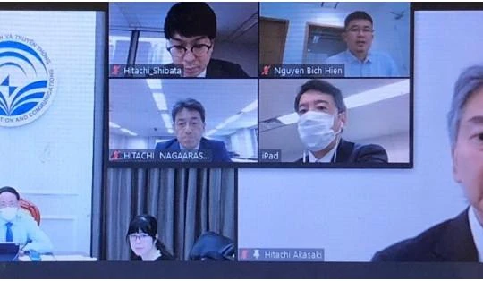 Thứ trưởng Phạm Anh Tuấn làm việc với đại diện Hitachi tại Việt nam. Ảnh Mic