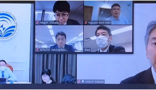 Thứ trưởng Phạm Anh Tuấn làm việc với đại diện Hitachi tại Việt nam. Ảnh Mic