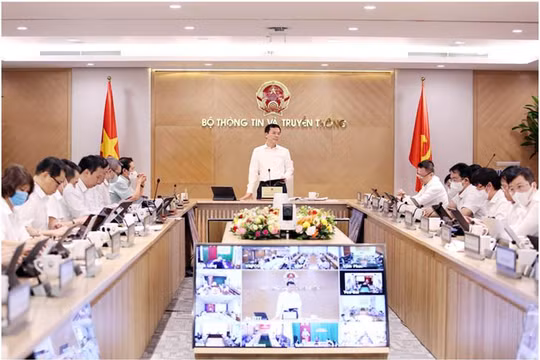 Bộ trưởng Bộ TT&TT Nguyễn Mạnh Hùng phát biểu tại hội nghị. Ảnh Mic