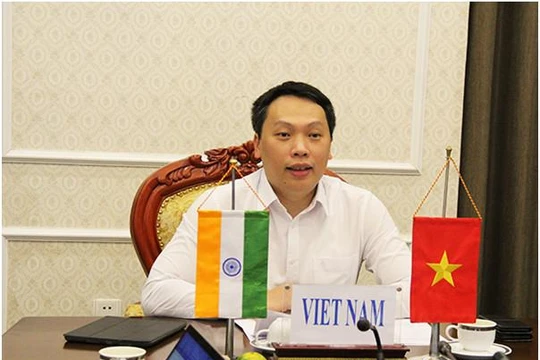 Thứ trưởng Nguyễn Huy Dũng phát biểu tại Hội thảo. Ảnh MIC