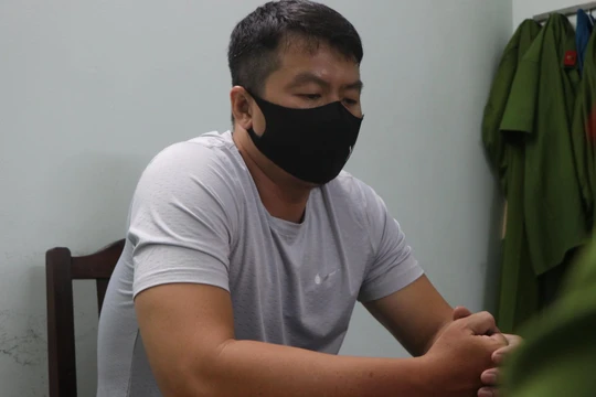 Đào Quốc Bảo làm việc tại cơ quan Công an quận Bình Thạnh, Bảo cho biết rất hối hận khi có những hành động hành hung bác sĩ. Ảnh- B.T