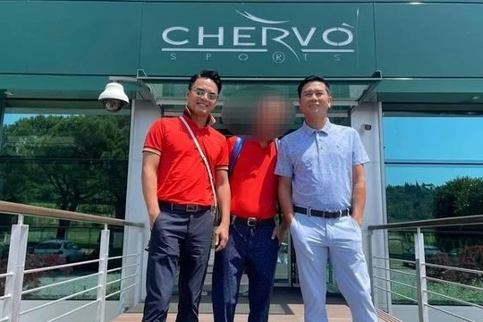 Hình ảnh Hồng Đăng, Hồ Hoài Anh trong thời gian cuối tháng 6 tại châu Âu. Ảnh: FBNV 