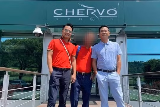 Hình ảnh Hồng Đăng, Hồ Hoài Anh trong thời gian cuối tháng 6 tại châu Âu. Ảnh: FBNV 