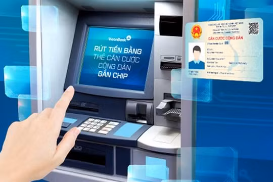 Với thẻ căn cước công dân gắn chip, người dân có thể dễ dàng rút tiền mặt tại ATM 