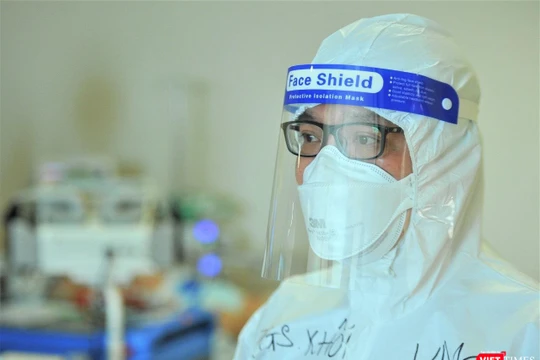 Bác sĩ Lê Minh Khôi trực chiến tại Trung tâm Hồi sức COVID-19 Bệnh viện Đại học Y Dược TP.HCM suốt 8 tháng mới được về nhà