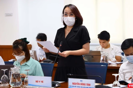 Phó Chánh Văn phòng Sở Y tế TP.HCM, bà Lê Thiện Quỳnh Như phát biểu tại họp báo chiều ngày 25/8