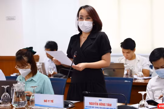 Phó Chánh Văn phòng Sở Y tế TP.HCM, bà Lê Thiện Quỳnh Như phát biểu tại họp báo chiều ngày 25/8