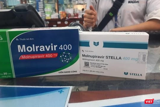 Thuốc kháng virus Molnupiravir được bán tại nhiều hiệu thuốc khu vực TP.HCM và Hà Nội nhưng người dân bắt buộc phải có bác sĩ kê đơn mới được mua 