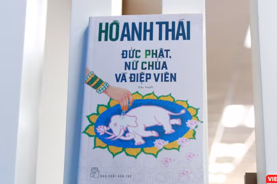 Nhà văn Hồ Anh Thái vừa ra mắt ấn phẩm mới "Đức Phật, nữ chúa và điệp viên" 