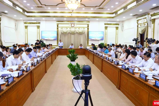 Toàn cảnh cuộc họp UBND TP.HCM sáng 29/6. Ảnh: MT