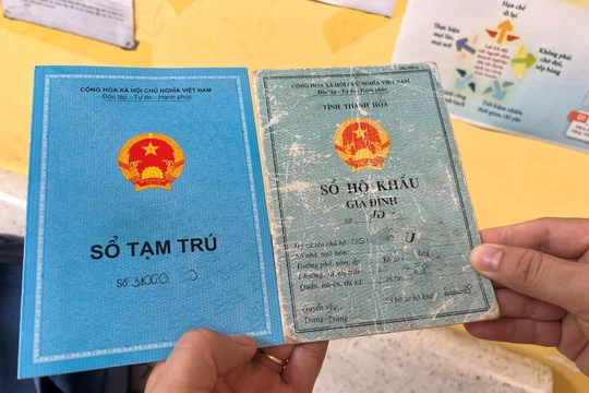 Theo thượng tá Lê Mạnh Hà, không phải tất cả các hộ khẩu của người dân TP.HCM đều bị công an thu hồi. Ảnh: Chí Lê 