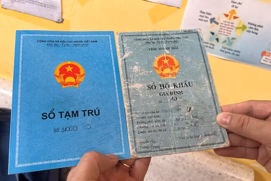 Theo thượng tá Lê Mạnh Hà, không phải tất cả các hộ khẩu của người dân TP.HCM đều bị công an thu hồi. Ảnh: Chí Lê 