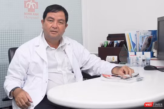 PGS.TS.BS Nguyễn Hoài Nam - Chủ tịch HĐTV Bệnh viện Quốc tế Minh Anh - phân tích nhiều nguyên nhân của tình trạng nhân viên ngành y bỏ việc. Ảnh: HB